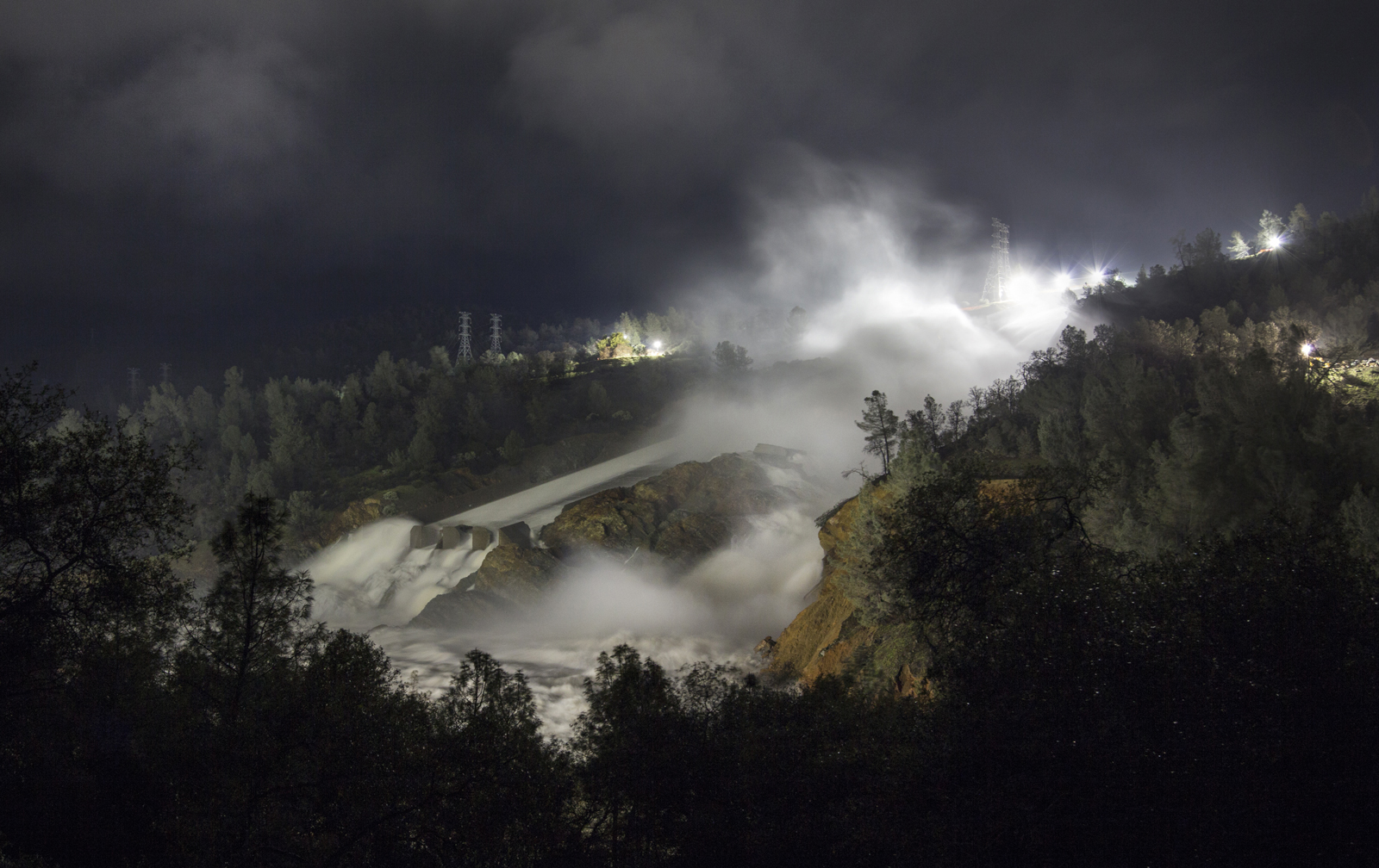Flows down the Oroville spillway. Photo: California Department for Water Resources.